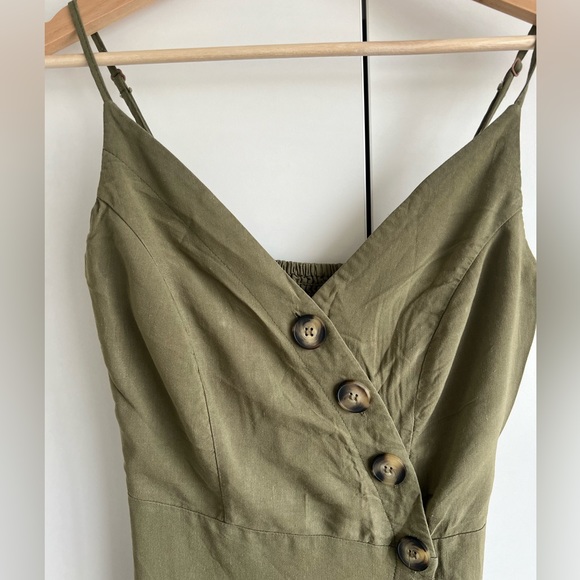 Green Dress- adjustable strap- Buttoned at front - Picture 3 of 4